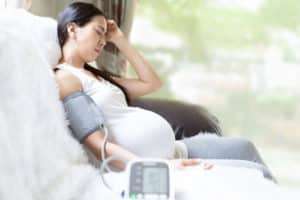 pregnant woman is monitor blood pressure while she has headache to prevent hypertension during pregnancy period